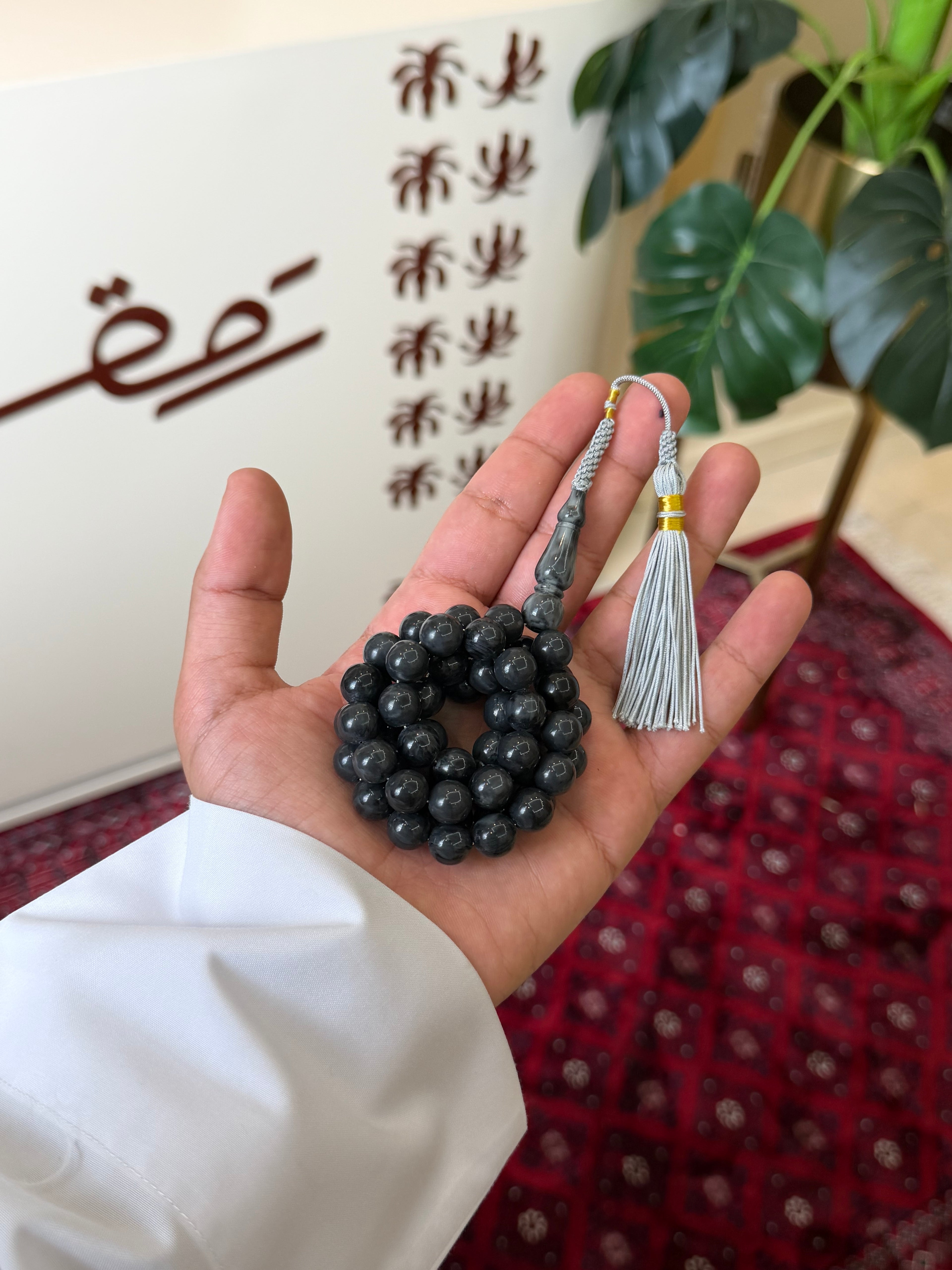 مسباح رصاصي ملطخ غامق