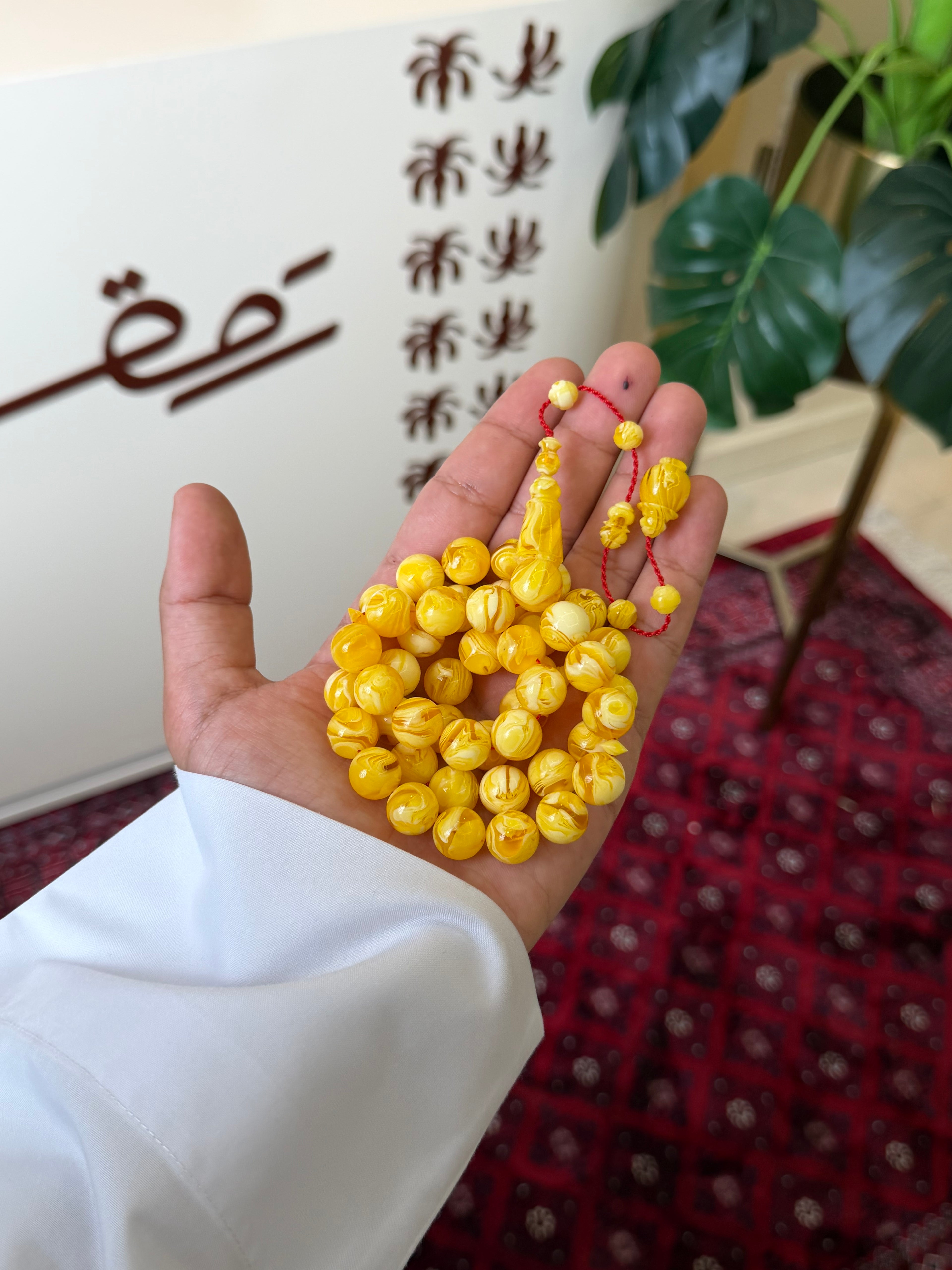 مستكه شبيه الكهرمان مميز